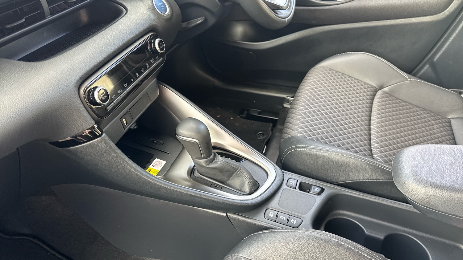 Used Mazda Mazda2 HYBRID 2023 for sale - 76692657: Photo 13