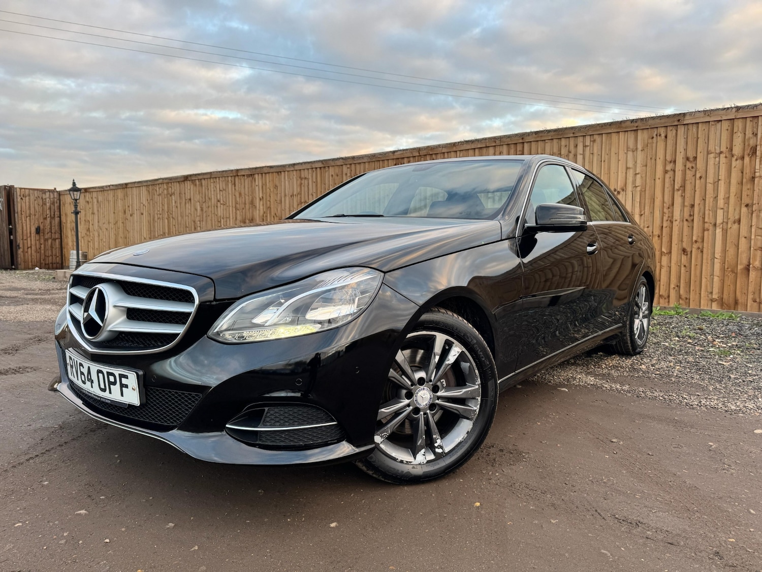 Used Mercedes-Benz E Class 2014 for sale - 76625670: Photo 2
