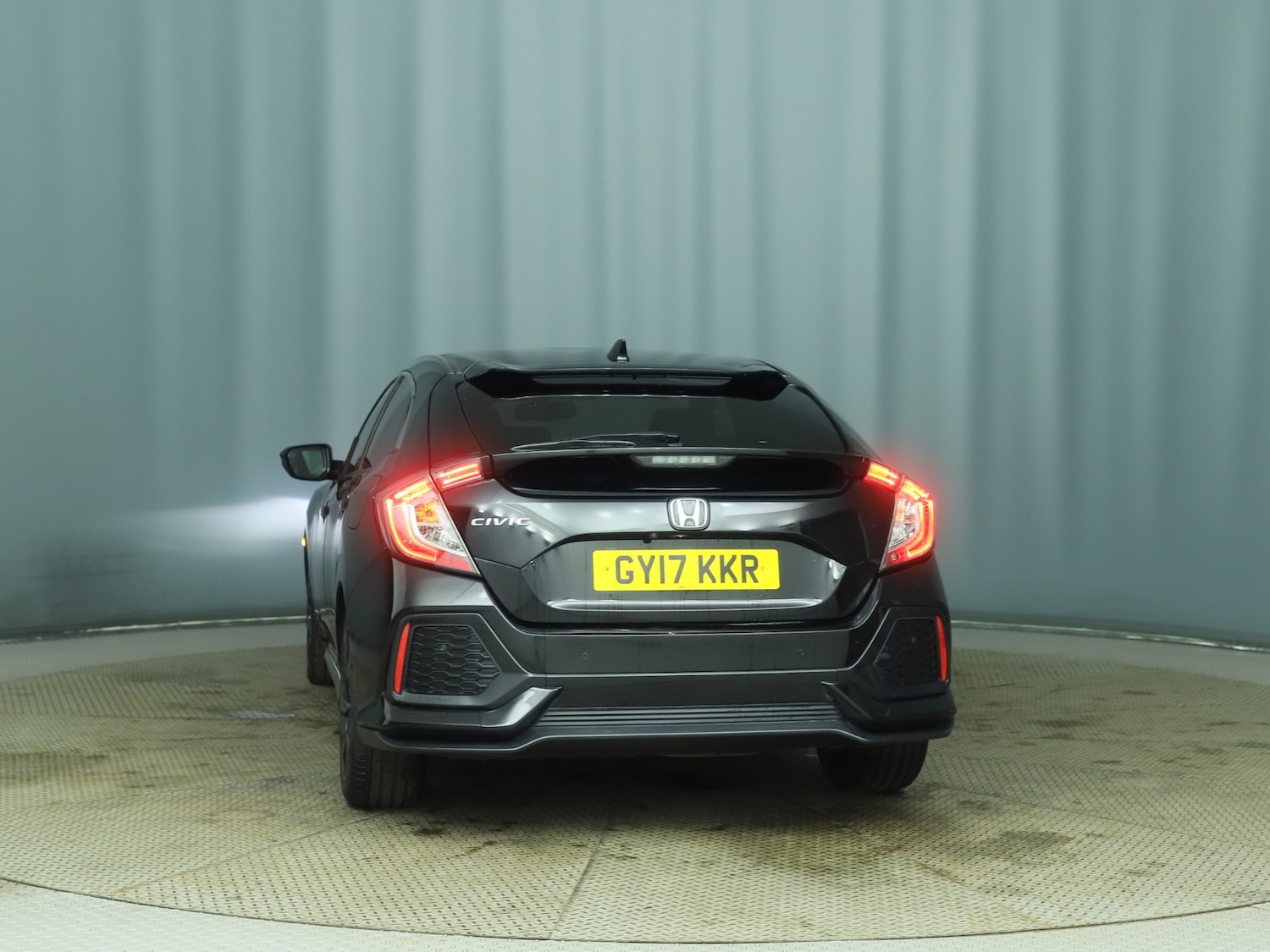 Used Honda Civic 2017 for sale - 76726128: Photo 5