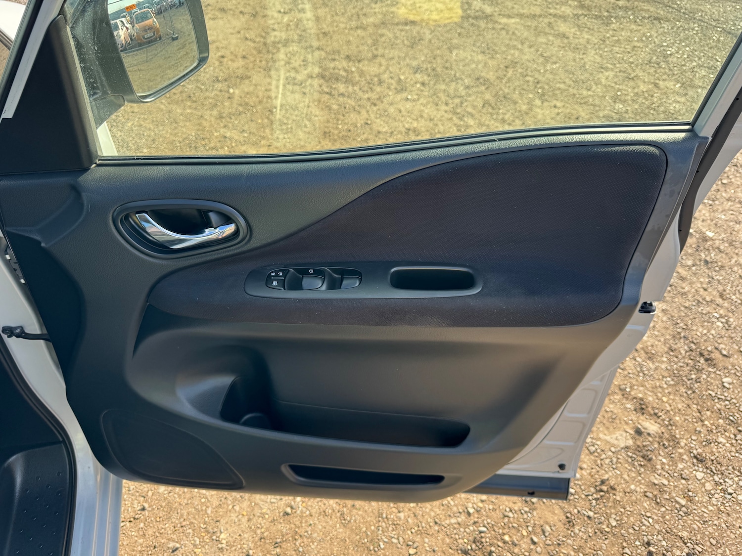 Used Nissan Serena 2025 for sale - 78067198: Photo 15