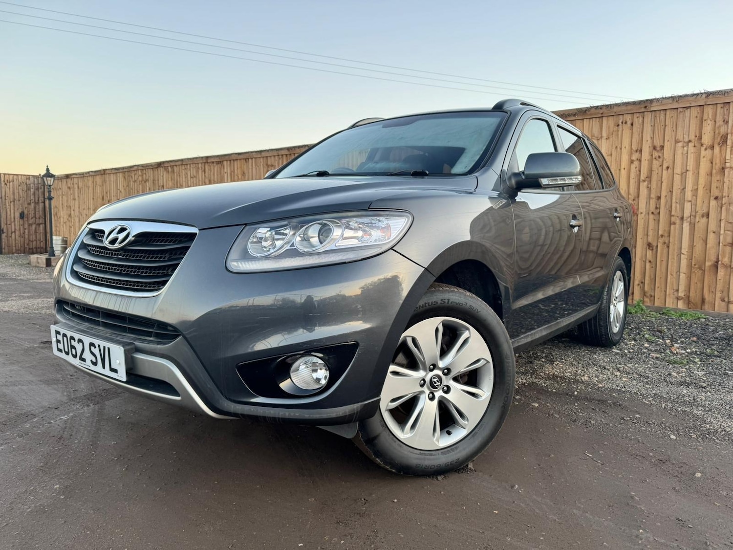 Used Hyundai Santa Fe 2012 for sale - 76906128: Photo 2