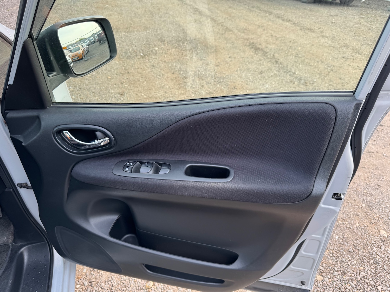 Used Nissan Serena 2025 for sale - 78067203: Photo 16