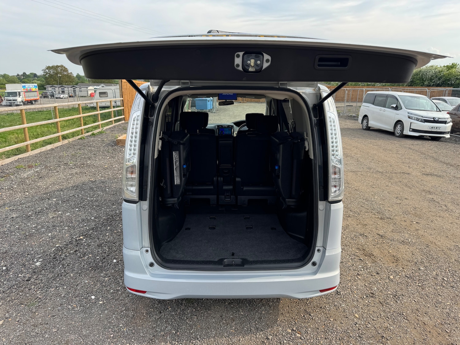 Used Nissan Serena 2025 for sale - 78067203: Photo 21