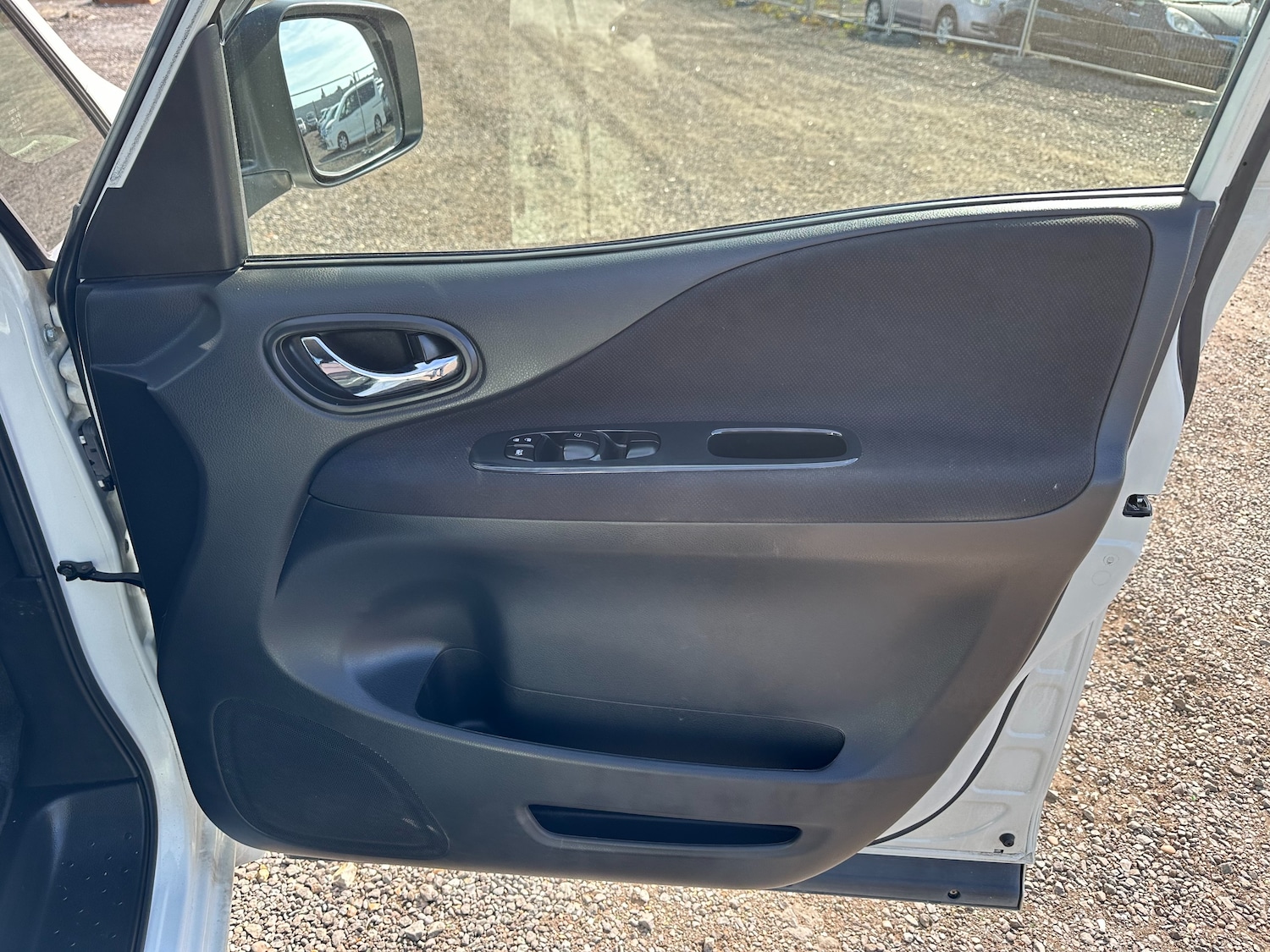 Used Nissan Serena 2024 for sale - 78067189: Photo 17