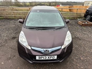 Used Honda Jazz 2013 for sale - 77330303: Photo