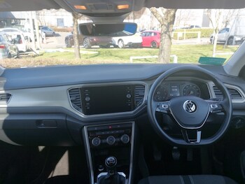 Used Volkswagen T-Roc 2020 for sale - 77964472: Photo