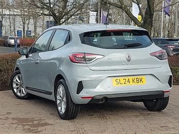 Used Renault Clio 2024 for sale - 77648602: Photo