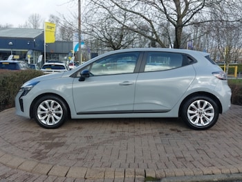 Used Renault Clio 2024 for sale - 77648602: Photo