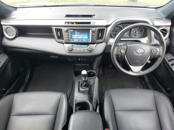 Used Toyota RAV4 2018 for sale - 76221569: Photo 2