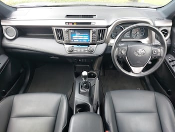 Used Toyota RAV4 2018 for sale - 76221569: Photo 2
