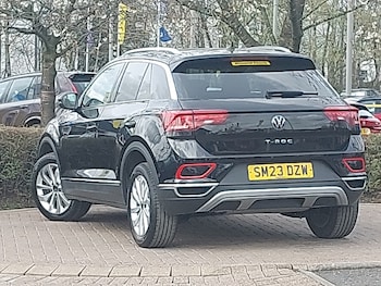 Used Volkswagen T-Roc 2023 for sale - 78225047: Photo