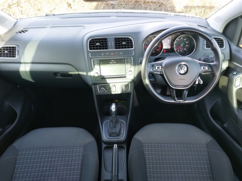 Used Volkswagen Polo 2017 for sale - 77380008: Photo 2