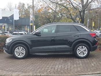 Used Volkswagen T-Roc 2023 for sale - 76471425: Photo
