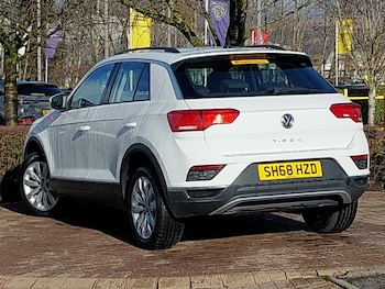Used Volkswagen T-Roc 2018 for sale - 77689712: Photo