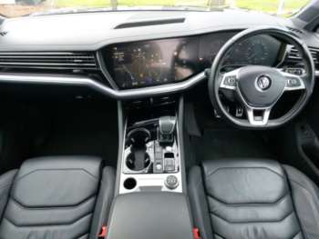 Used Volkswagen Touareg 2018 for sale - 74678678: Photo