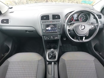 Used Volkswagen Polo 2017 for sale - 76183322: Photo 2