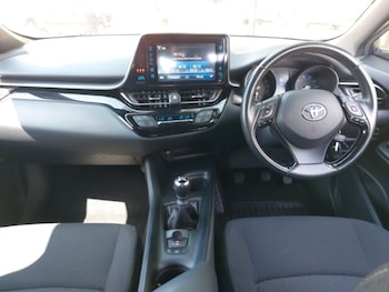 Used Toyota C-HR 2017 for sale - 75177061: Photo