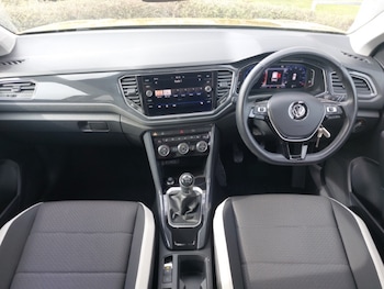 Used Volkswagen T-Roc 2019 for sale - 78225030: Photo