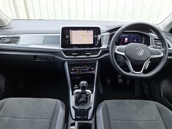 Used Volkswagen T-Roc 2024 for sale - 77034927: Photo