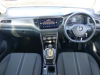 Used Volkswagen T-Roc 2018 for sale - 77569301: Photo