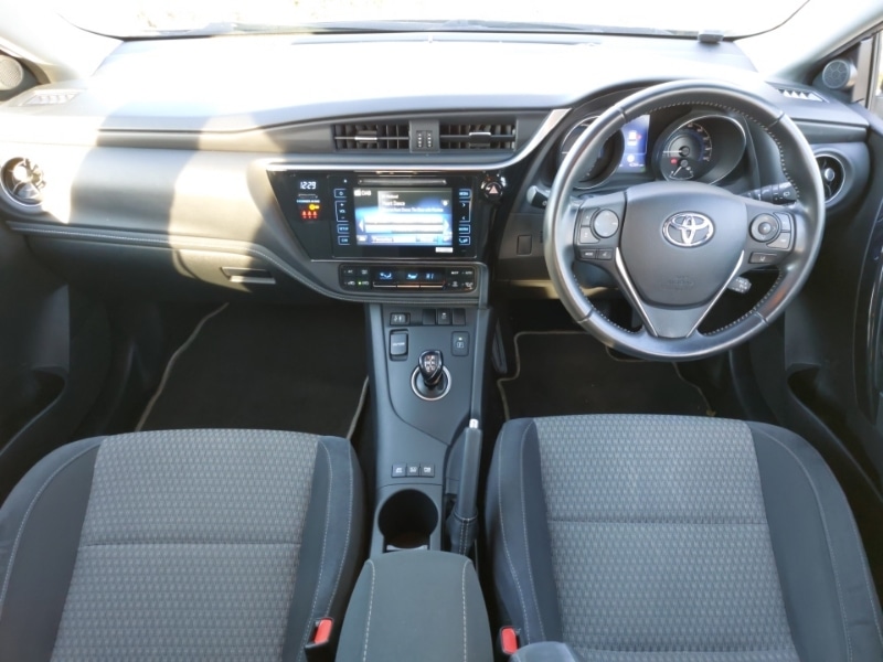Used Toyota Auris 2018 for sale - 77475971: Photo 2