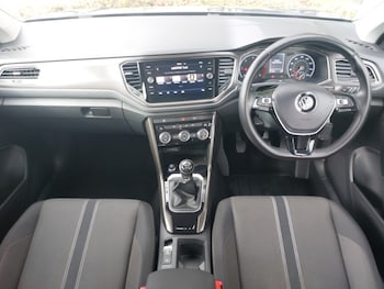Used Volkswagen T-Roc 2019 for sale - 76121143: Photo 2