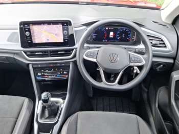 Used Volkswagen T-Roc 2023 for sale - 74749748: Photo