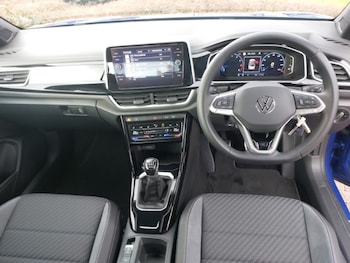 Used Volkswagen T-Roc 2024 for sale - 77569302: Photo