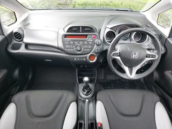 Used Honda Jazz 2014 for sale - 79092329: Photo