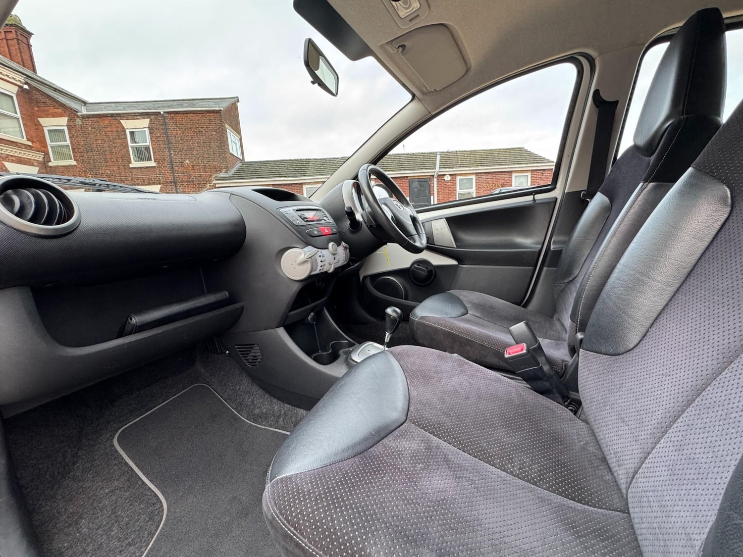 Used Toyota AYGO 2012 for sale - 77989464: Photo 15