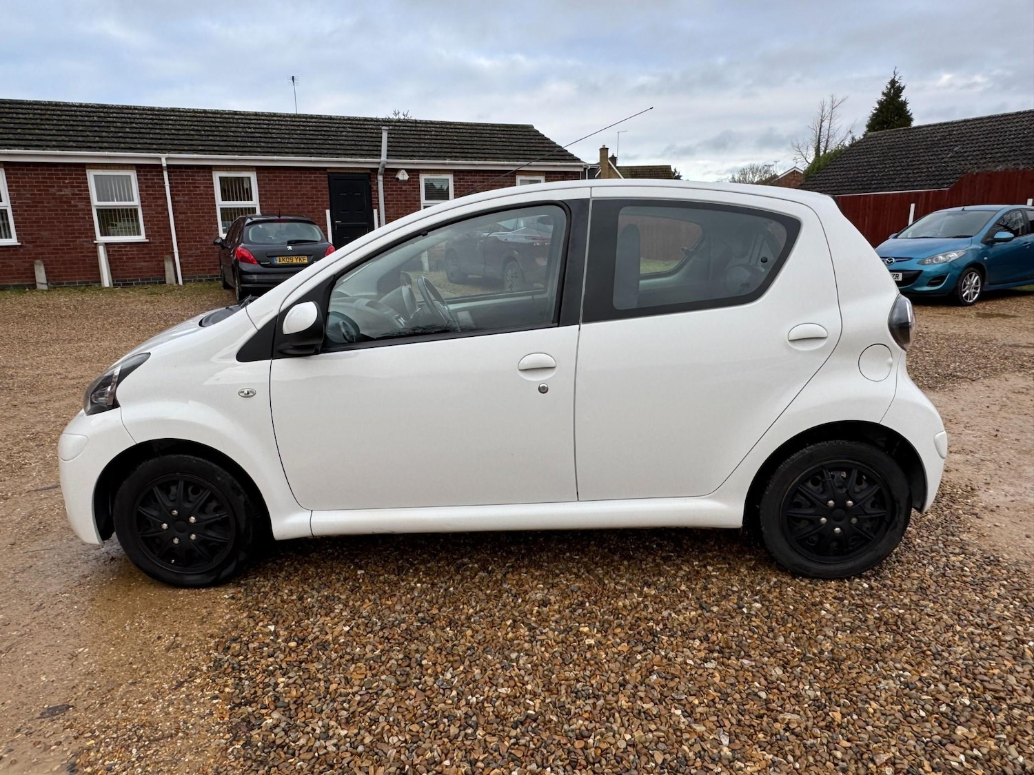 Used Toyota AYGO 2012 for sale - 77989464: Photo 6