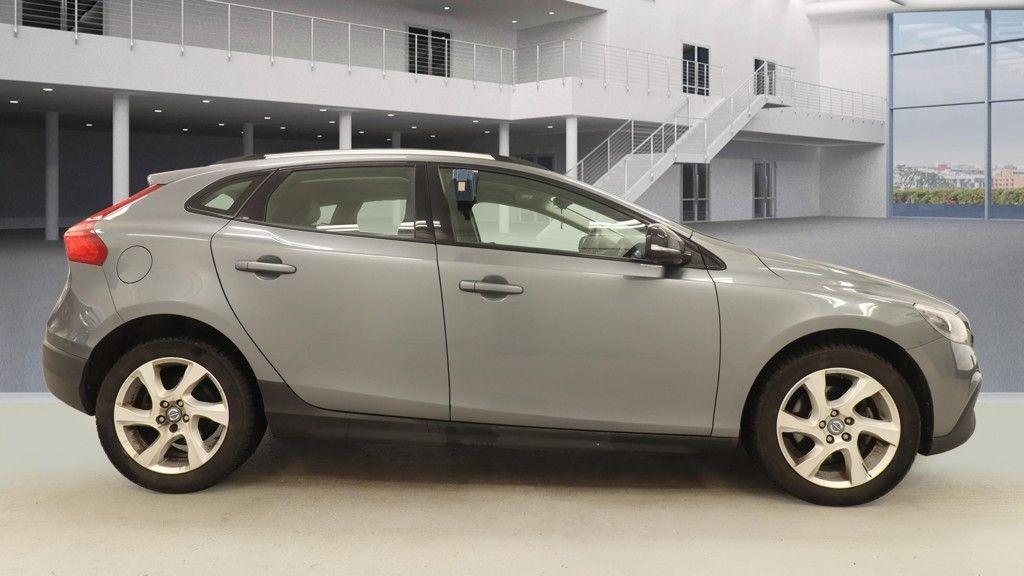 Used Volvo V40 2014 for sale - 77989498: Photo 5
