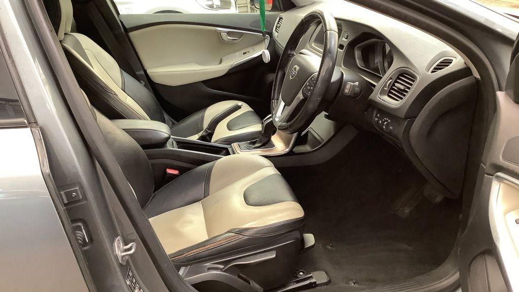 Used Volvo V40 2014 for sale - 77989498: Photo 9