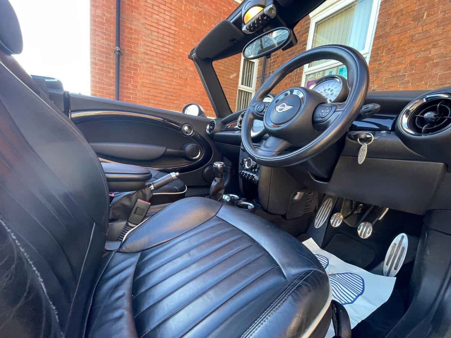 Used MINI Convertible 2011 for sale - 77989462: Photo 13