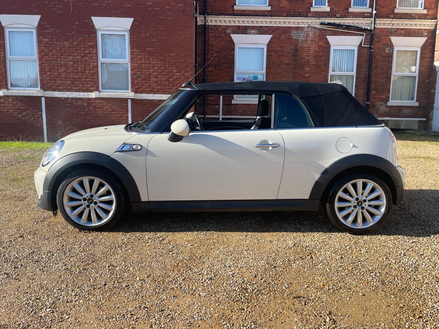 Used MINI Convertible 2011 for sale - 77989462: Photo 27