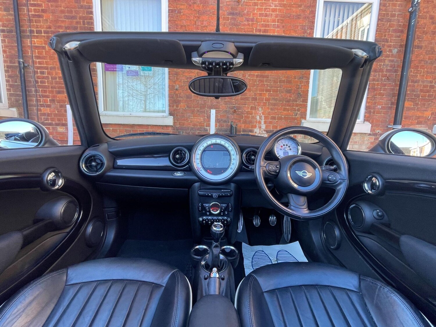 Used MINI Convertible 2011 for sale - 77989462: Photo 4