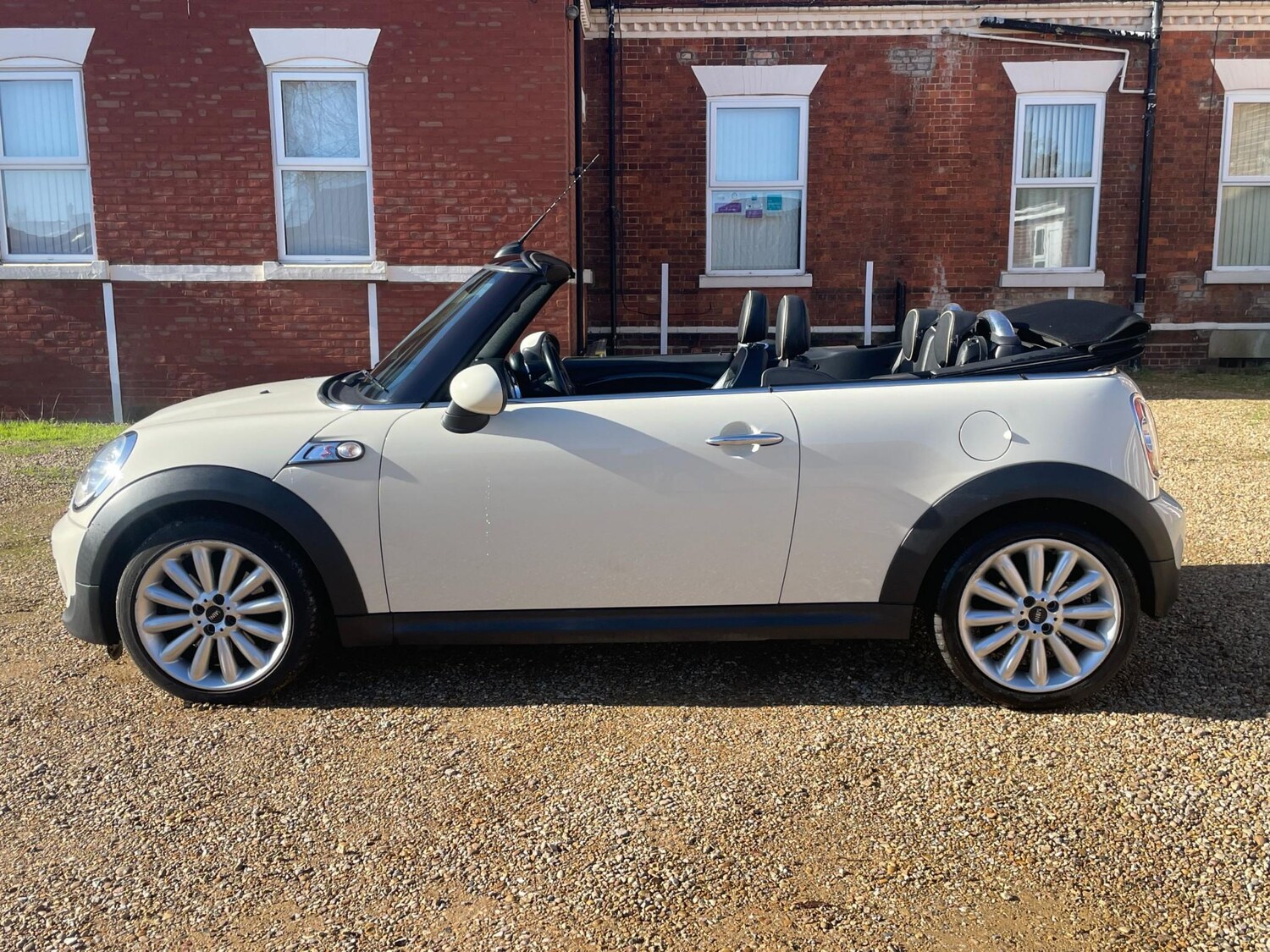 Used MINI Convertible 2011 for sale - 77989462: Photo 7