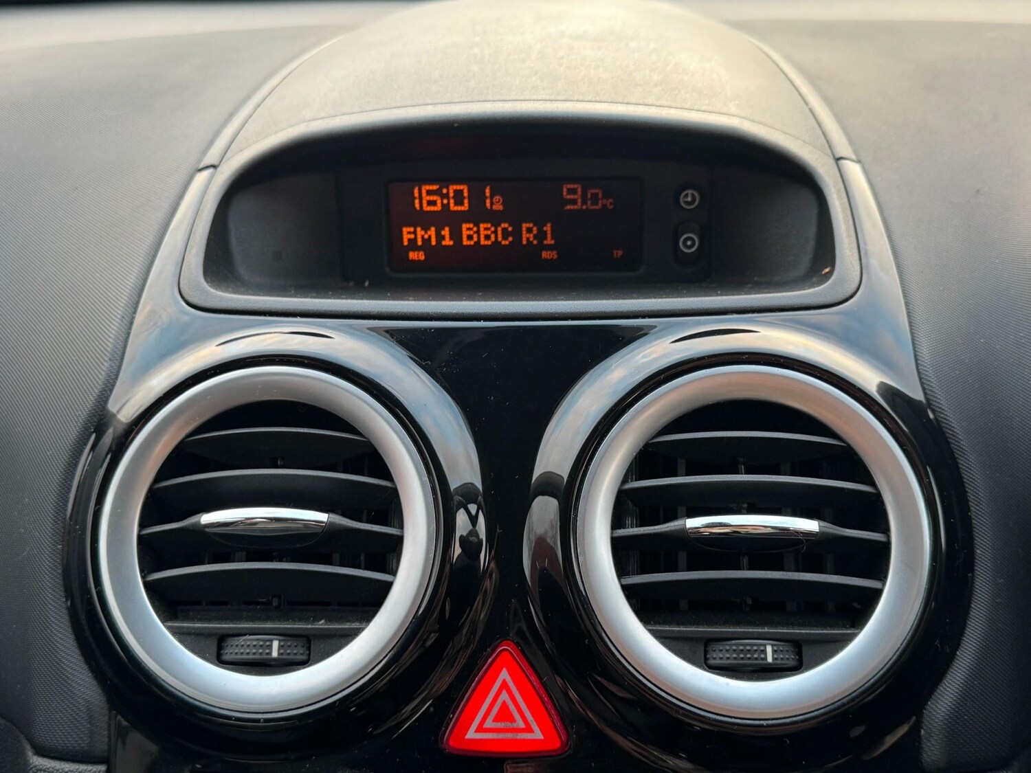 Used Vauxhall Corsa 2010 for sale - 77989465: Photo 20