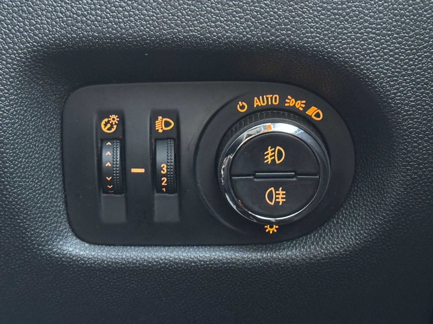 Used Vauxhall Corsa 2010 for sale - 77989465: Photo 27