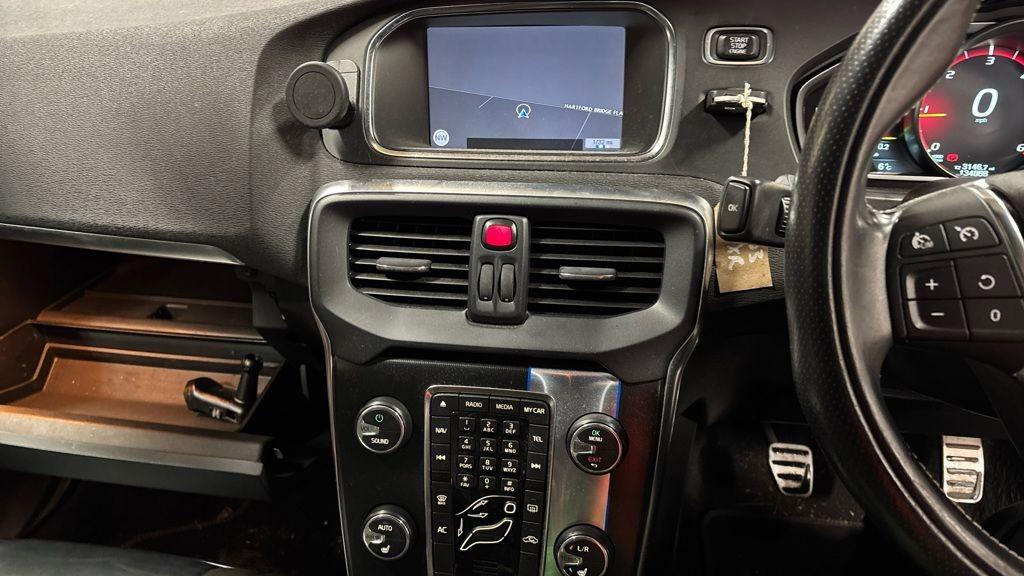 Used Volvo V40 2013 for sale - 77989496: Photo 8