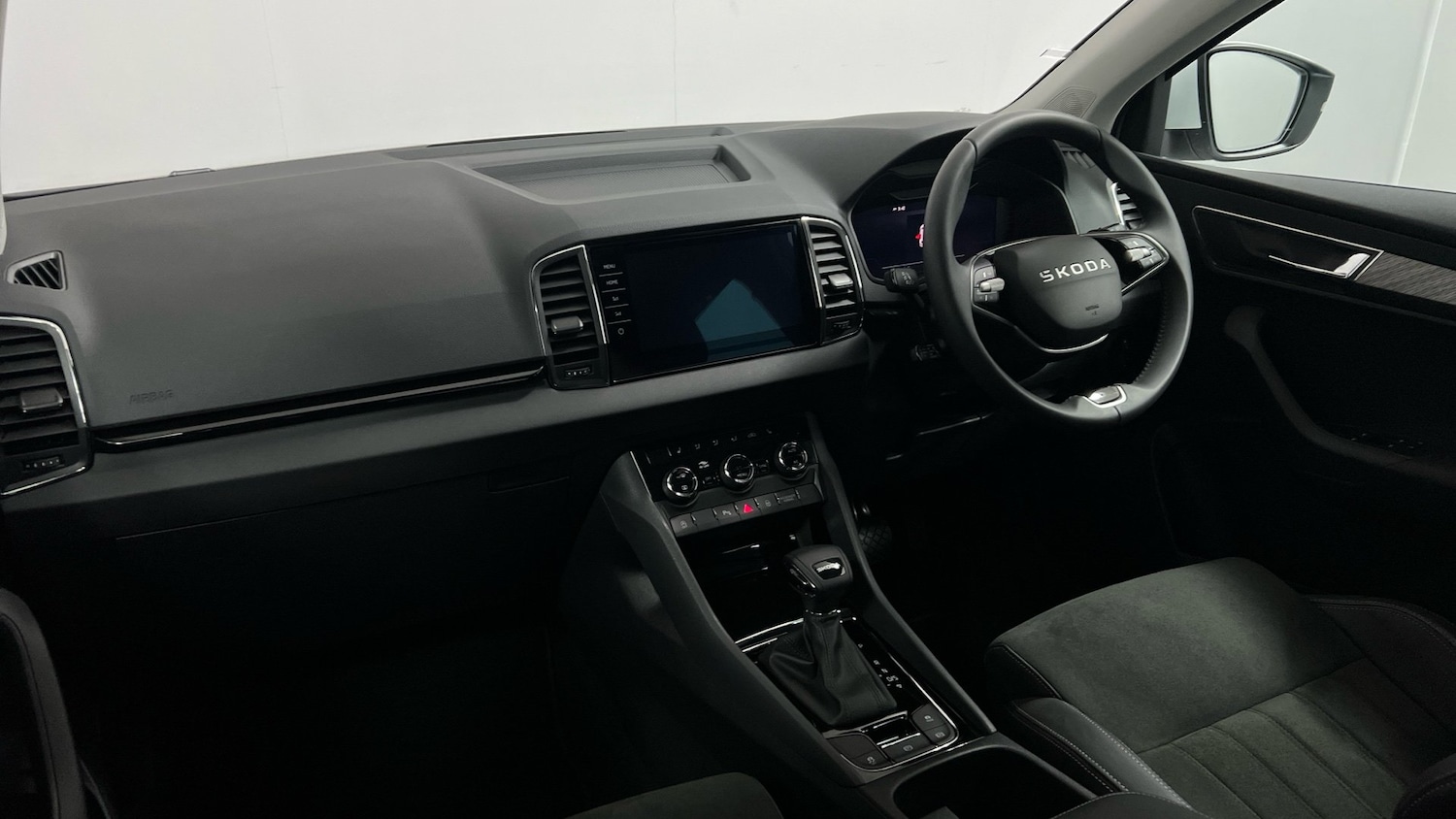 Used Skoda Karoq 2025 for sale - 76678982: Photo 2