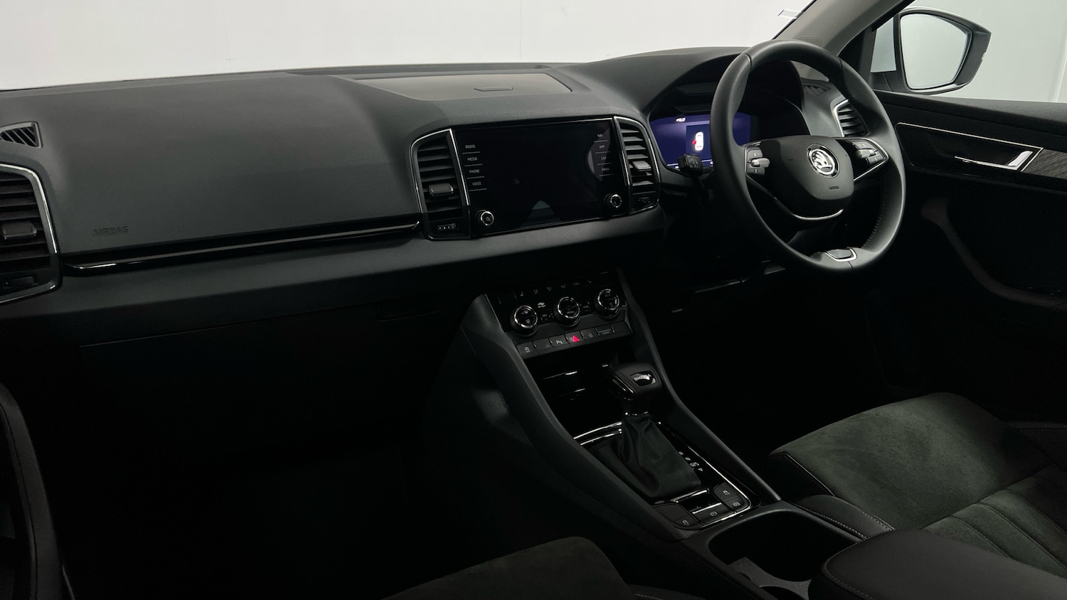 Used Skoda Karoq 2024 for sale - 77954226: Photo 2