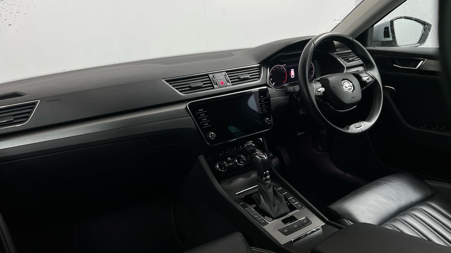 Used Skoda Superb 2021 for sale - 77465948: Photo 2