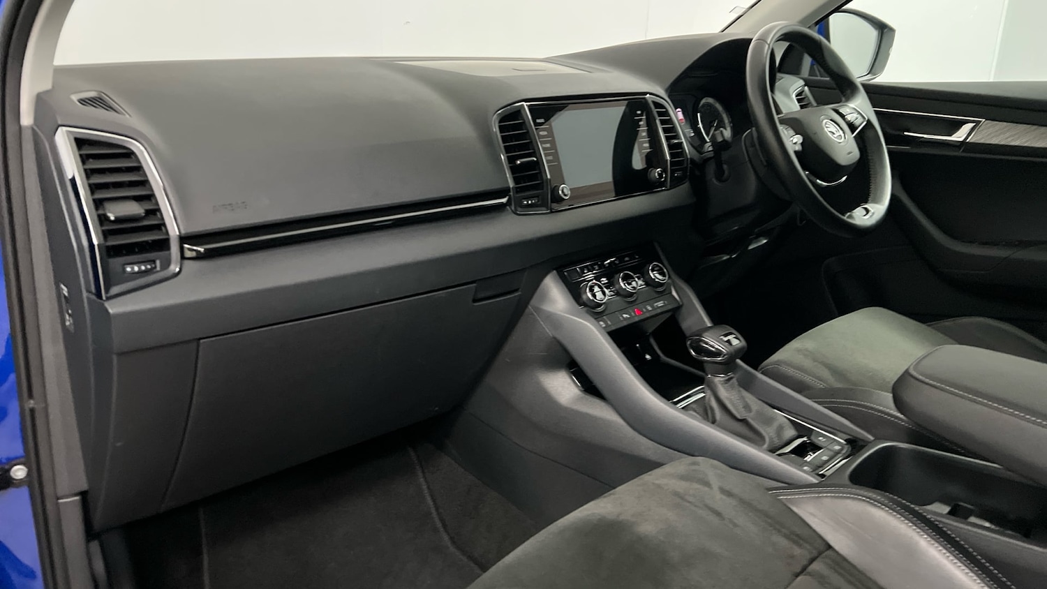 Used Skoda Karoq 2022 for sale - 77807373: Photo 2