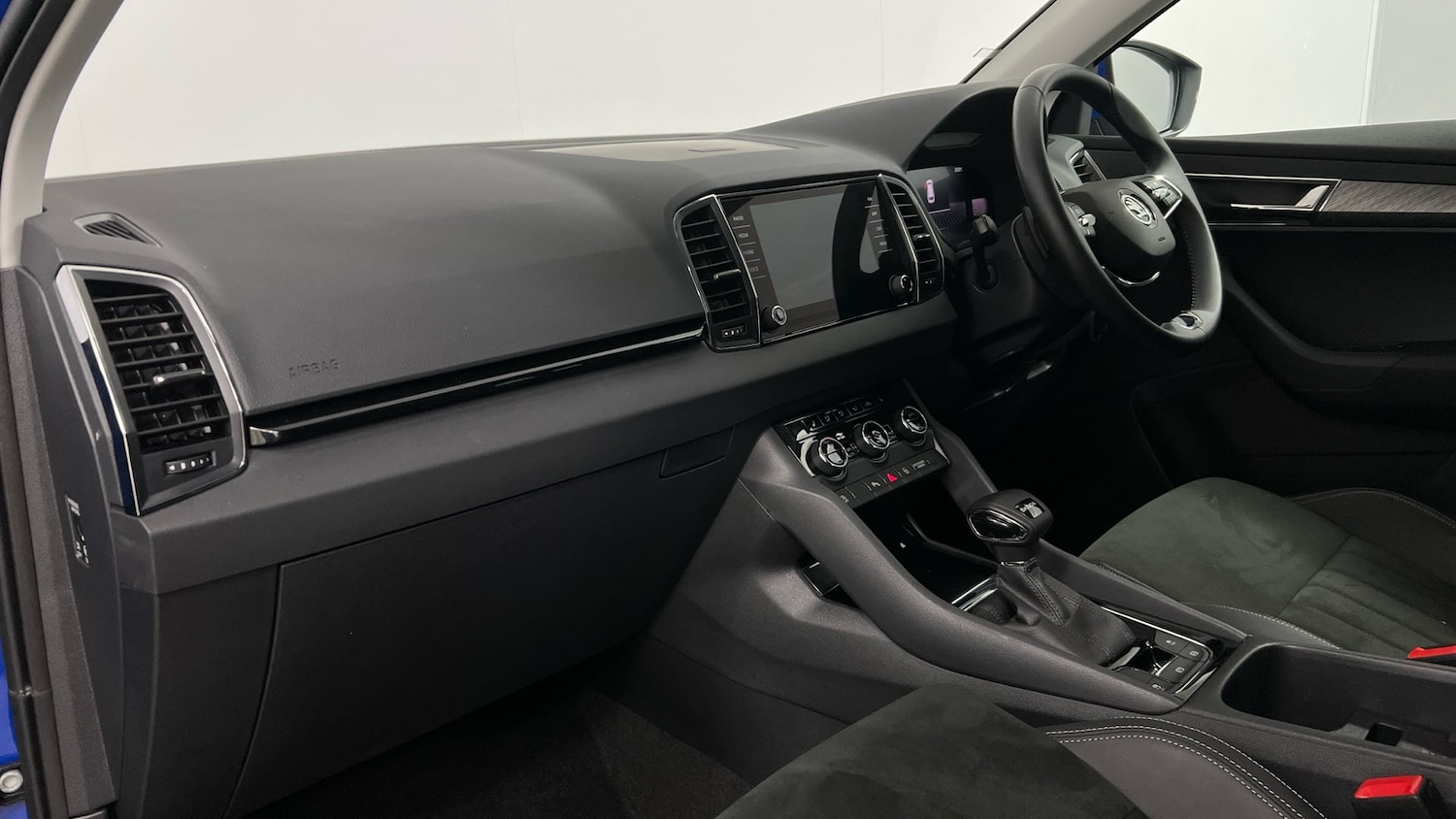 Used Skoda Karoq 2024 for sale - 77669179: Photo 2