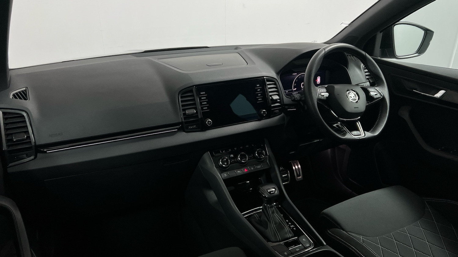 Used Skoda Karoq 2022 for sale - 76726017: Photo 2