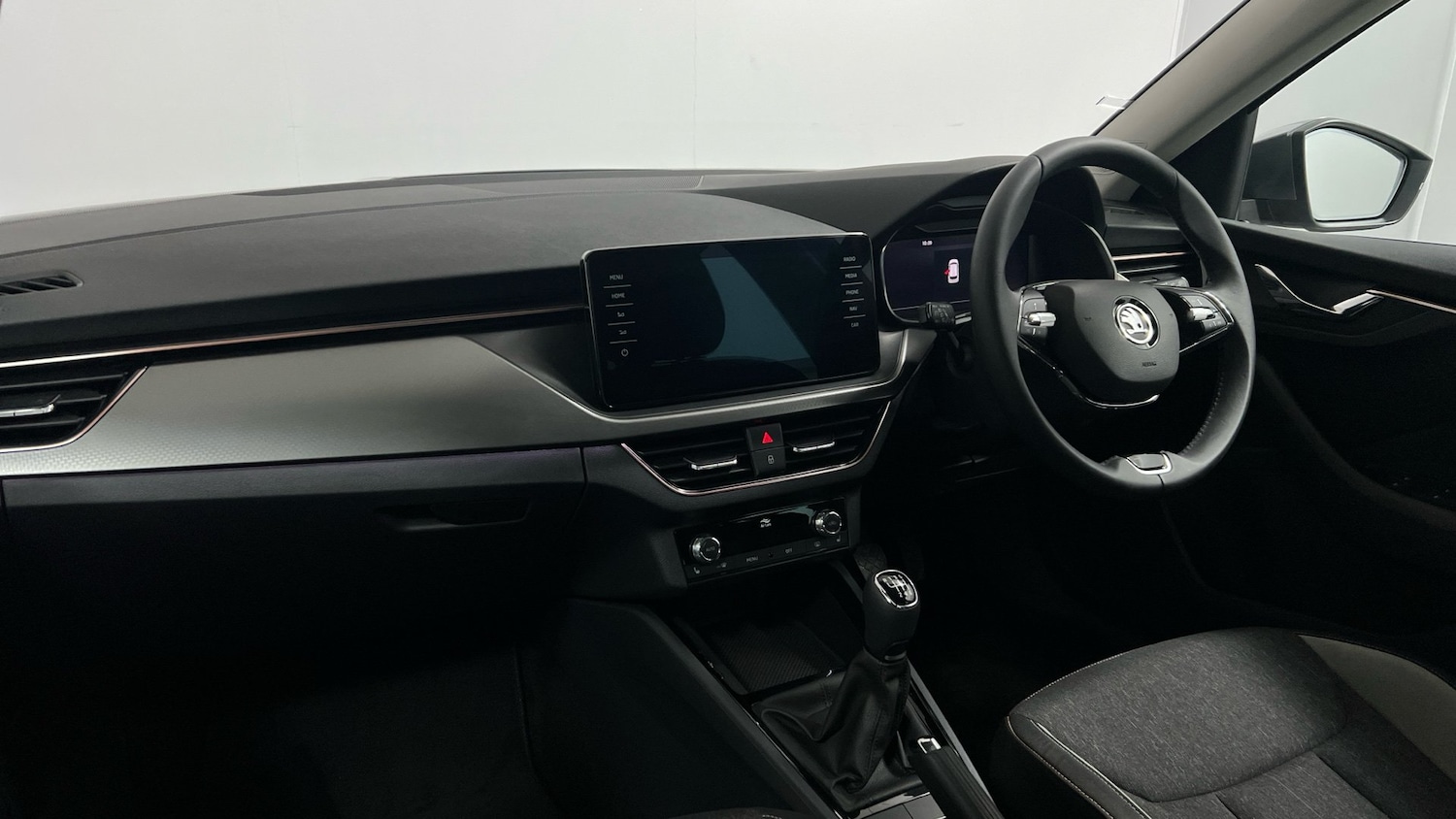 Used Skoda Kamiq 2023 for sale - 77059857: Photo 2