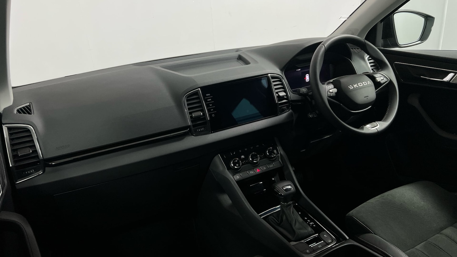 Used Skoda Karoq 2025 for sale - 77822480: Photo 2