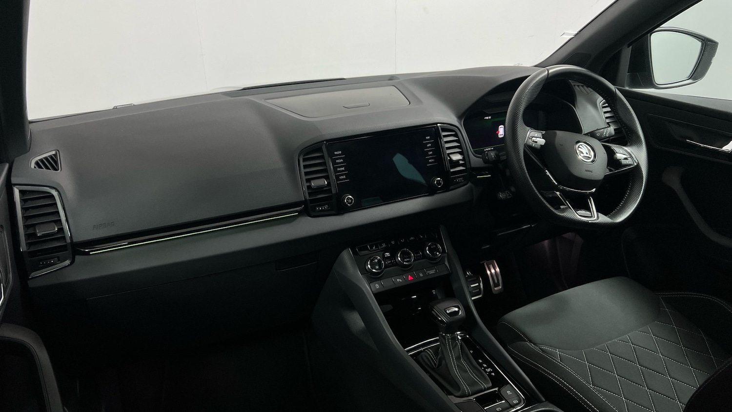 Used Skoda Karoq 2022 for sale - 76674703: Photo 2