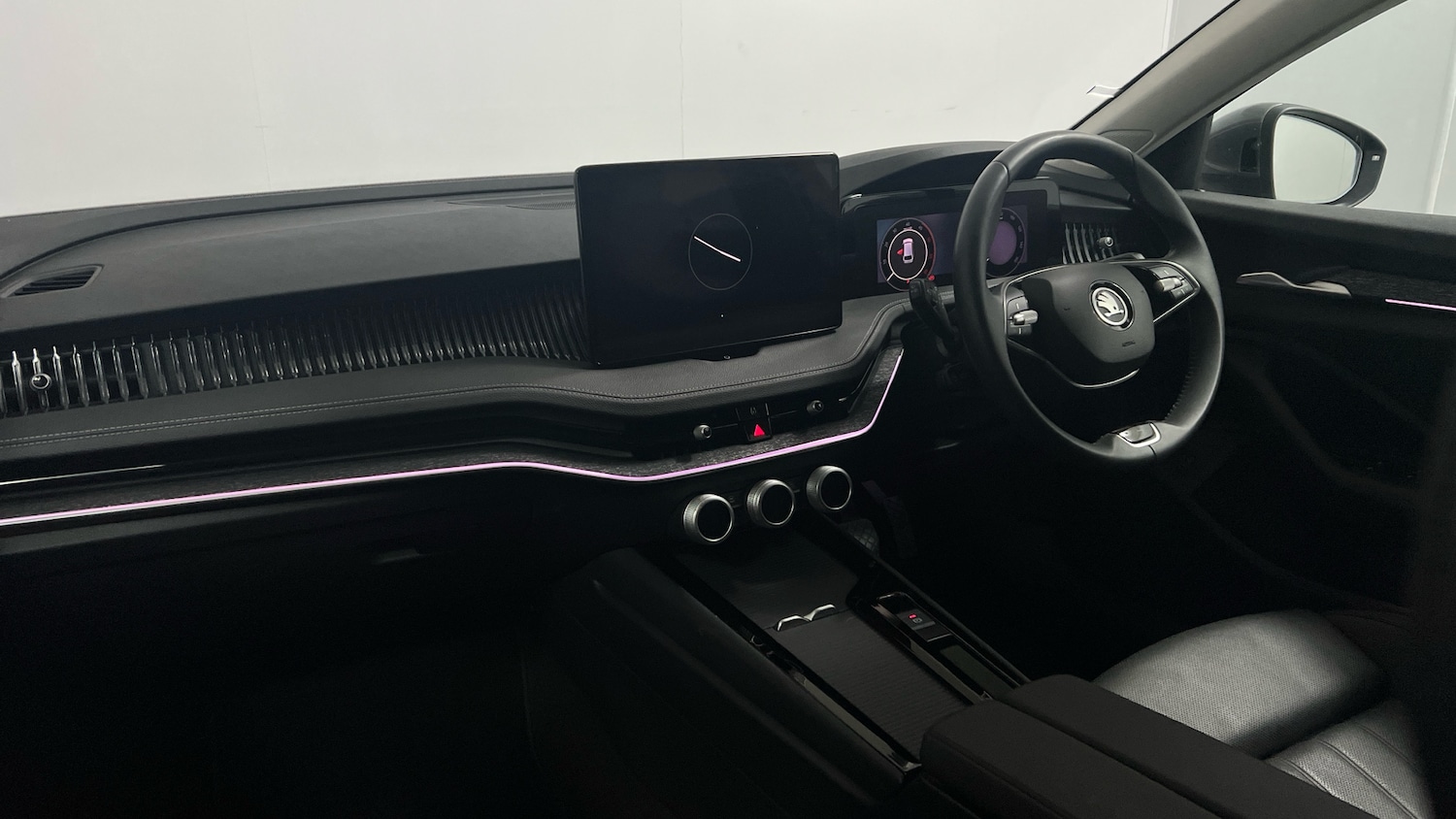 Used Skoda Superb 2024 for sale - 76699623: Photo 2